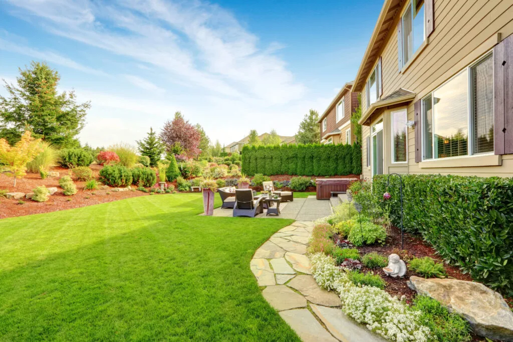 Lawn in the garden / Photo: Depositphotos