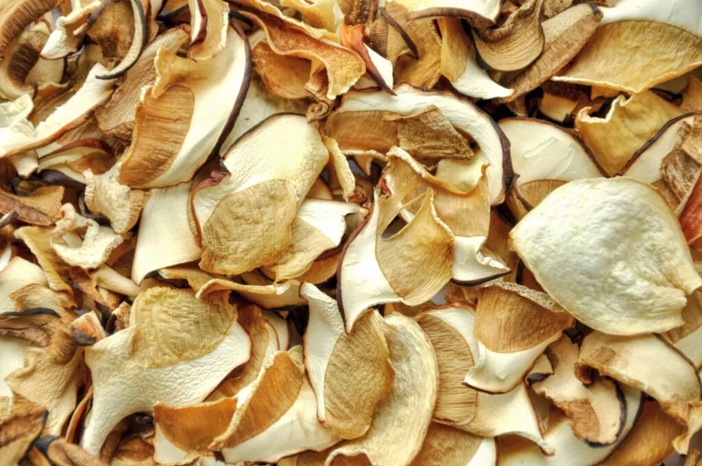 Drying mushrooms / Photo: Depositphotos
