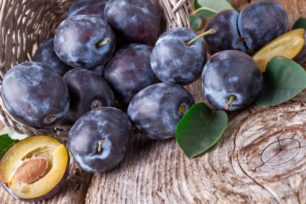 Plums / Depositphotos